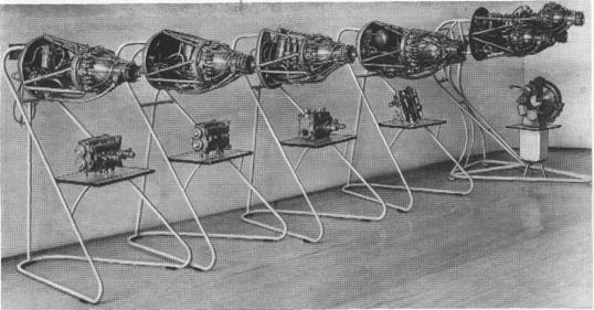 Семейство самолетных жидкостных ракетных двигателей конструкции В. П. Глушко с насосной подачей азотнокислотно-керосинового топлива: РД-1 и РД-1ХЗ (две модификации), РД-2 и РД-3 (1940-1946). Под двигателями расположены насосные агрегаты