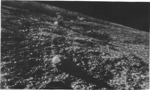 Фрагмент лунной панорамы, переданной на Землю автоматической станцией «Луна-9» (1966 г.)