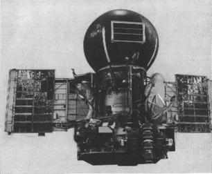 Автоматическая станция «Венера-9», вышедшая на орбиту первого в мире искусственного спутника Венеры; ее спускаемый аппарат провел исследования на поверхности этой планеты (1975 г.)