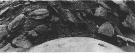 Первое панорамное изображение места посадки спускаемого аппарата станции «Венера-9»   на поверхность Венеры (1975 г.)