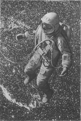 Выход Л. Л. Леонова в космос из корабля-спутника «Восход-2» 18 марта 1965 г