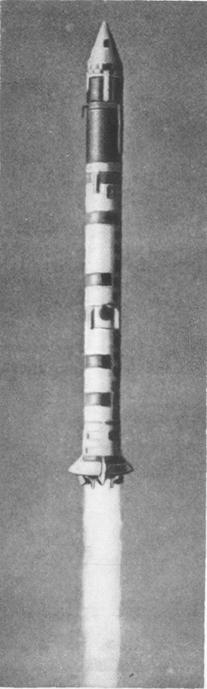 Двухступенчатая ракета-носитель с двигателем РД-216 на первой ступени 