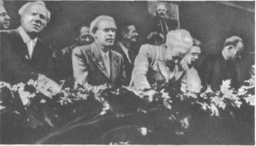Митинг на Ханзеплац в Дортмунде 31 июля 1949 г. На переднем плане справа налево: Герман Матери, Макс Рейман