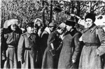 Встреча монгольской делегации в прифронтовом лесу. 1943 г.