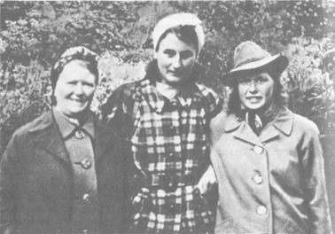 Роза (слева) и Ирма Тельман (справа). 1942 г.