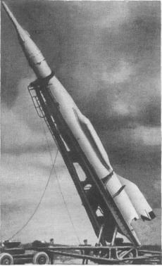 Геофизическая одноступенчатая ракета Р-1Б с однокамерным двигателем РД-100, поднимавшая полезный груз 1160 кг на высоту до 110 км (1951 г.). Длина ракеты — 17,5 м, диаметр корпуса—1,66 м. Прототип летал с 1947 г.