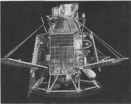 Спутник «Интеркосмос-5» с научной аппаратурой ГДР, ЧССР и СССР для исследования ультрафиолетового и рентгеновского излучения Солнца и его влияния на атмосферу Земли ( 1972 г .) 