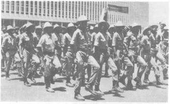 Труд, дисциплина, бдительность - таков сегодня лозунг ангольских патриотов.