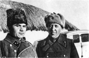 А. Л. Гетман и М. Т. Леонов. 1943 г. 